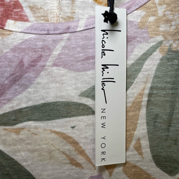 Nicole Miller white with beige, purple, maroon and green leaf print top sz 3X - Picture 3 of 4